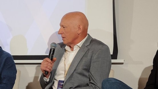 A picture of Evijs Taube giving a presentation