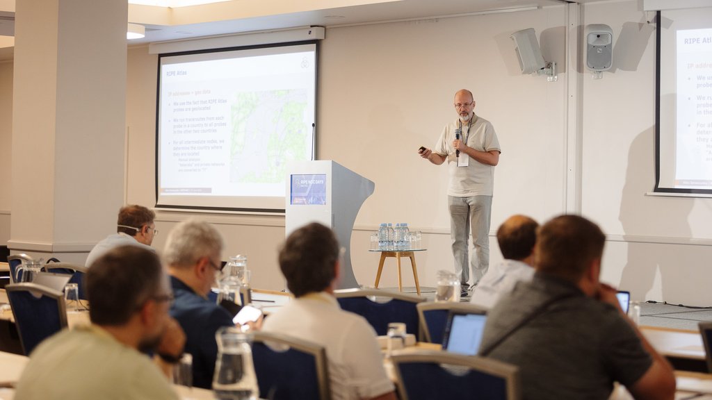 A picture of Alex Semenyaka giving a presentation