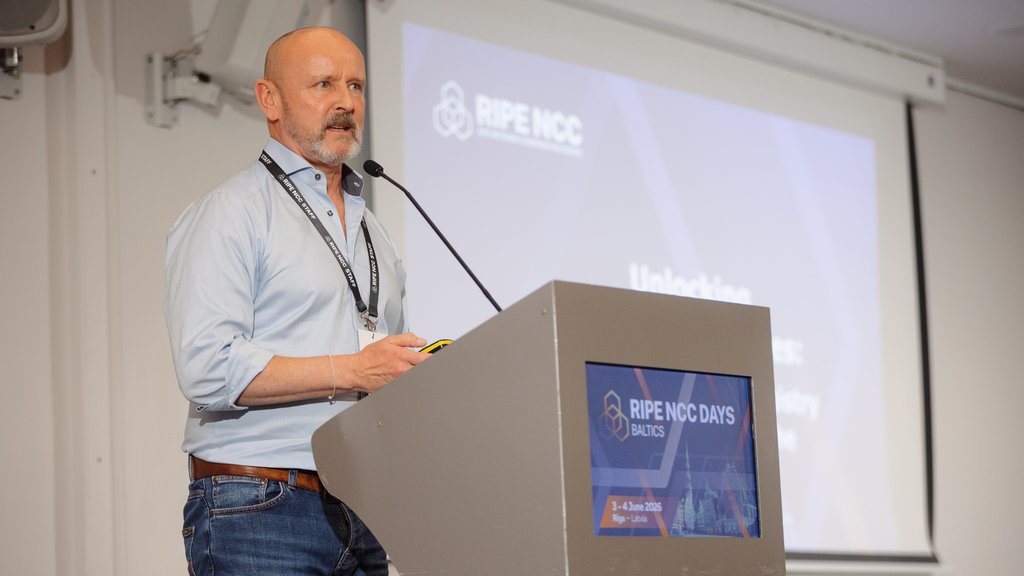 A picture of Jeremy Walder giving a presentation